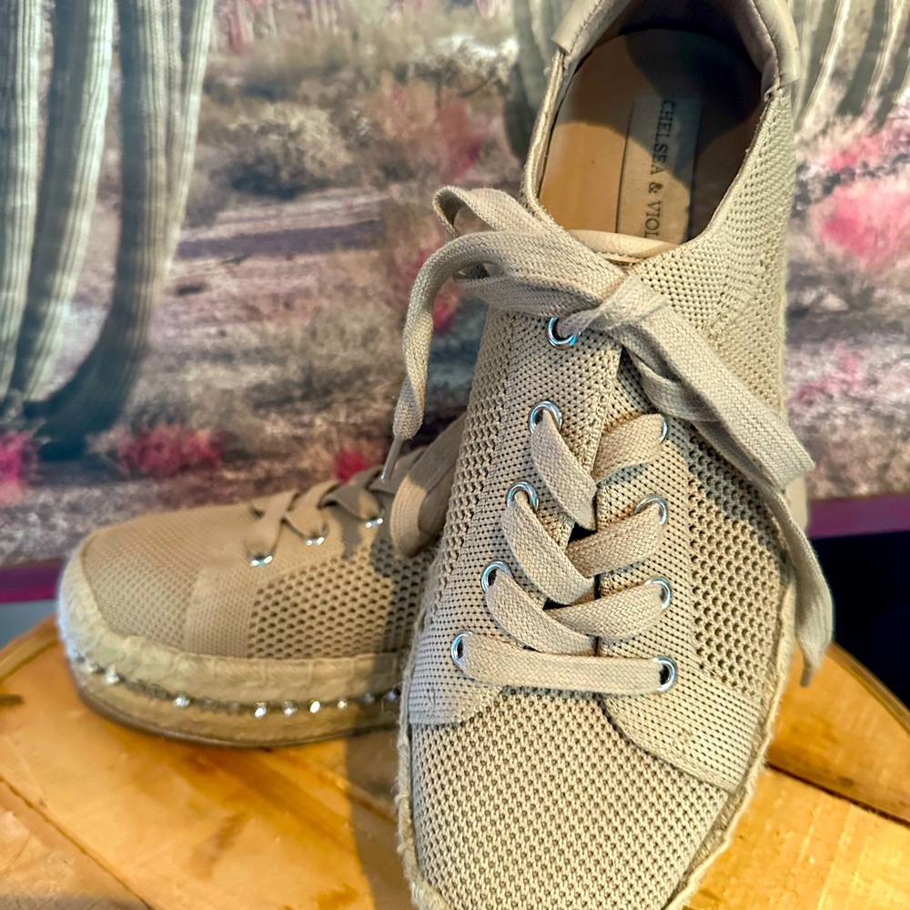Chelsea and Violet sneakers size 9